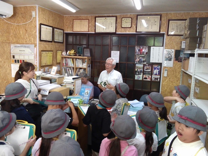 お話を聞いている様子