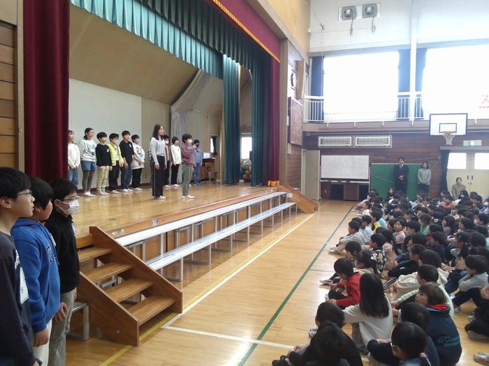 6年生を送る会を送る様子1