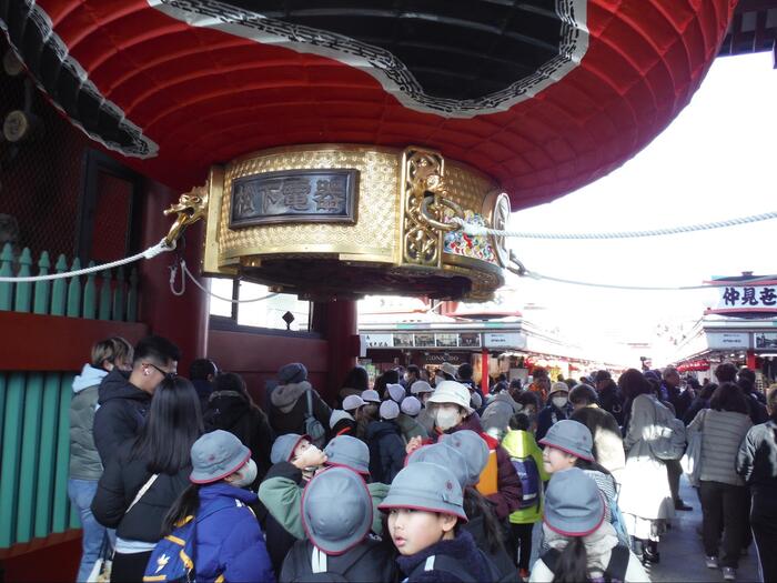 雷門を見学している様子2