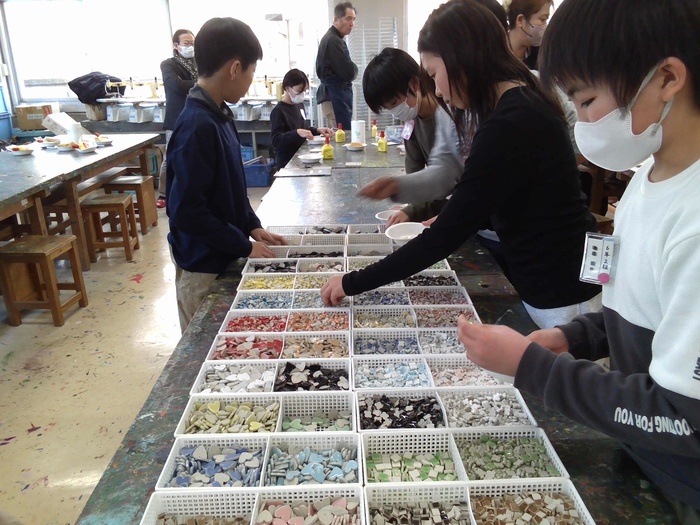 モザイクタイル作りの様子3