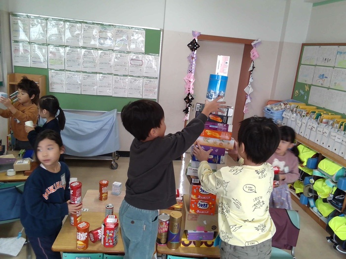 かたちあそびをしている様子1