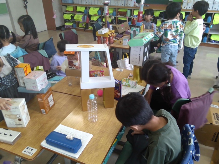 かたちあそびをしている様子2