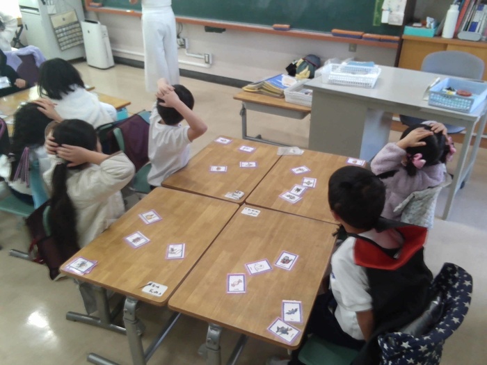 ハロウィーンかるたを楽しんでいる様子2