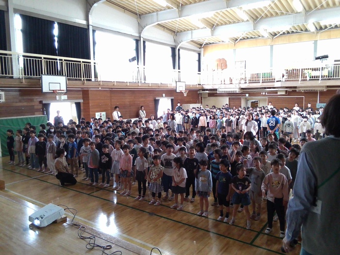 令和7年度第1回音楽朝会の様子