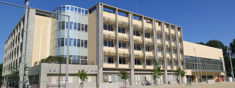 桐ケ丘中学校校舎外観