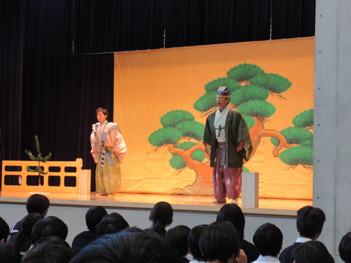 狂言を見る一幕