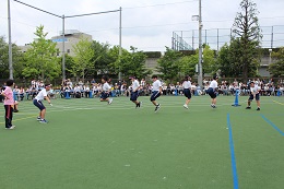 1年と6組の大繩