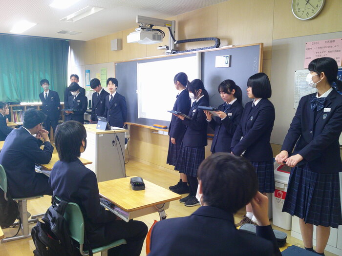 9年生による進路や受験のポイント説明の写真