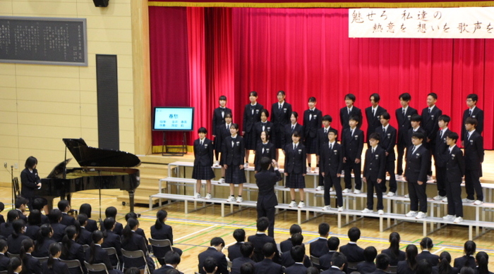 9年2組の合唱の様子