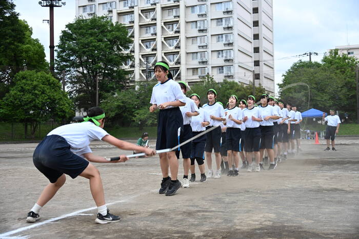 8学年種目の大縄跳びの様子