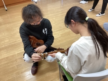 ウクレレをひいてみよう!