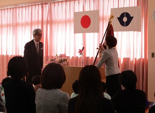 開園式の看板の写真