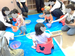 寒天遊びをしている様子