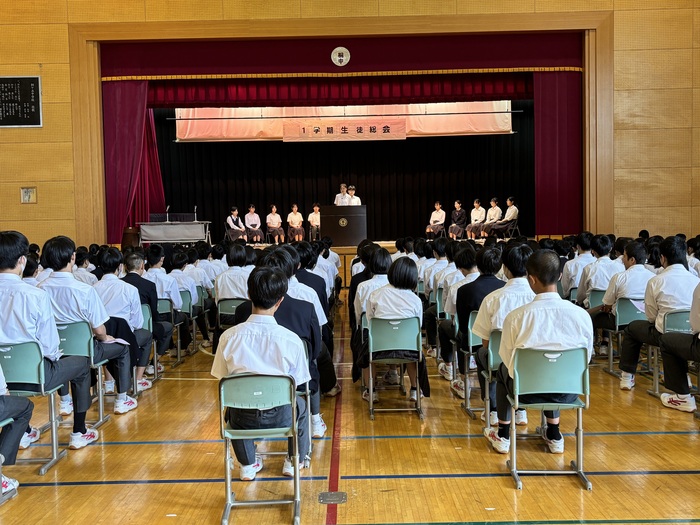 生徒総会後ろからの写真