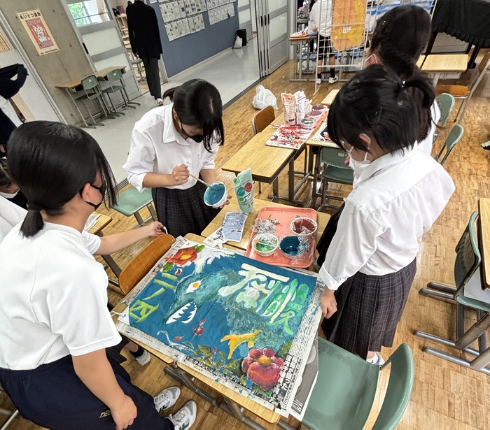 クラス旗制作の様子(1)