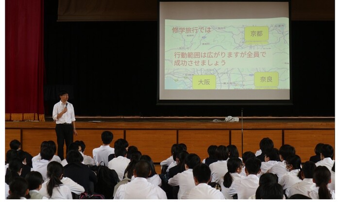 全体で話している様子