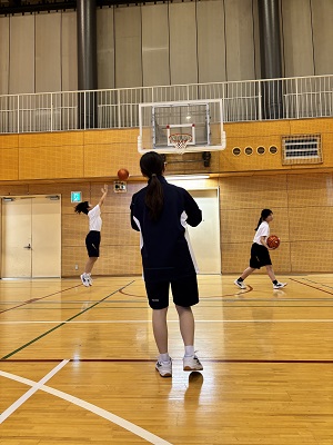 女子バスケットボール部の練習の様子