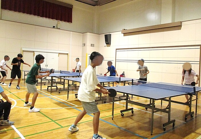 卓球をしている様子