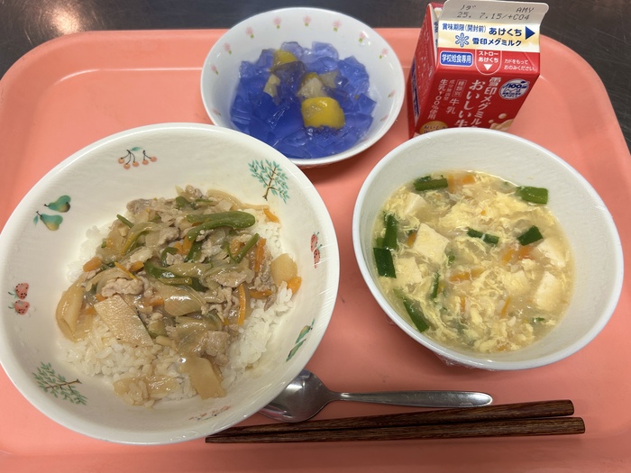 ・スタミナどん　・にらたまじる　・うみのフルーツポンチ（写真）