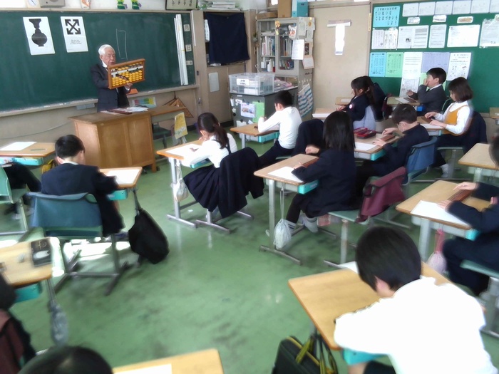 そろばんのじゅぎょうのようす1