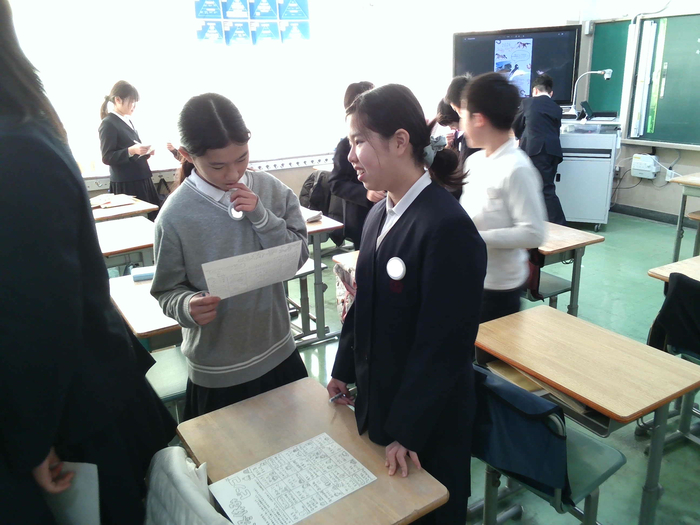 お正月ビンゴをしている様子