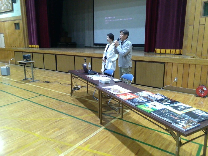 講師の先生が子どもたちの質問に答えてくださっている様子