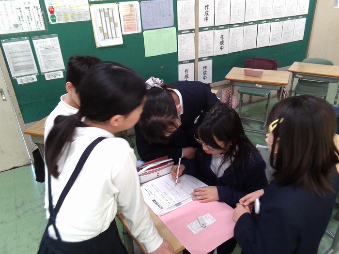 話し合いをしている様子