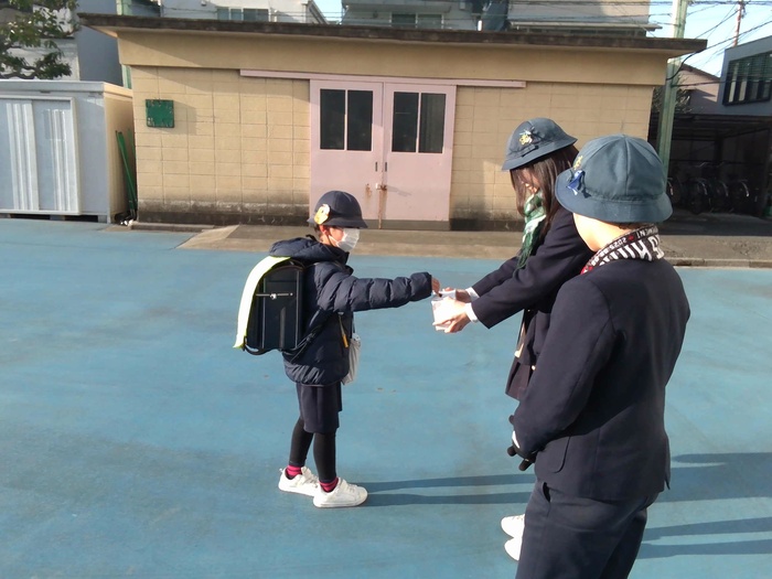 募金をしている様子