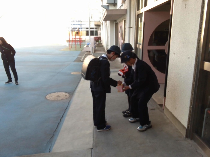 募金をしている様子