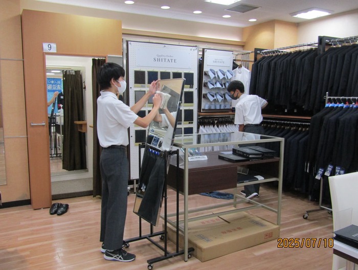 掃除をしている様子