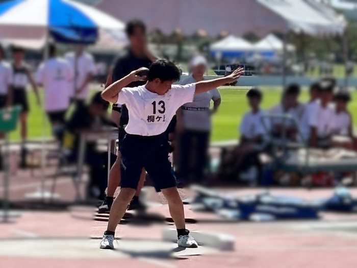 砲丸投げの様子