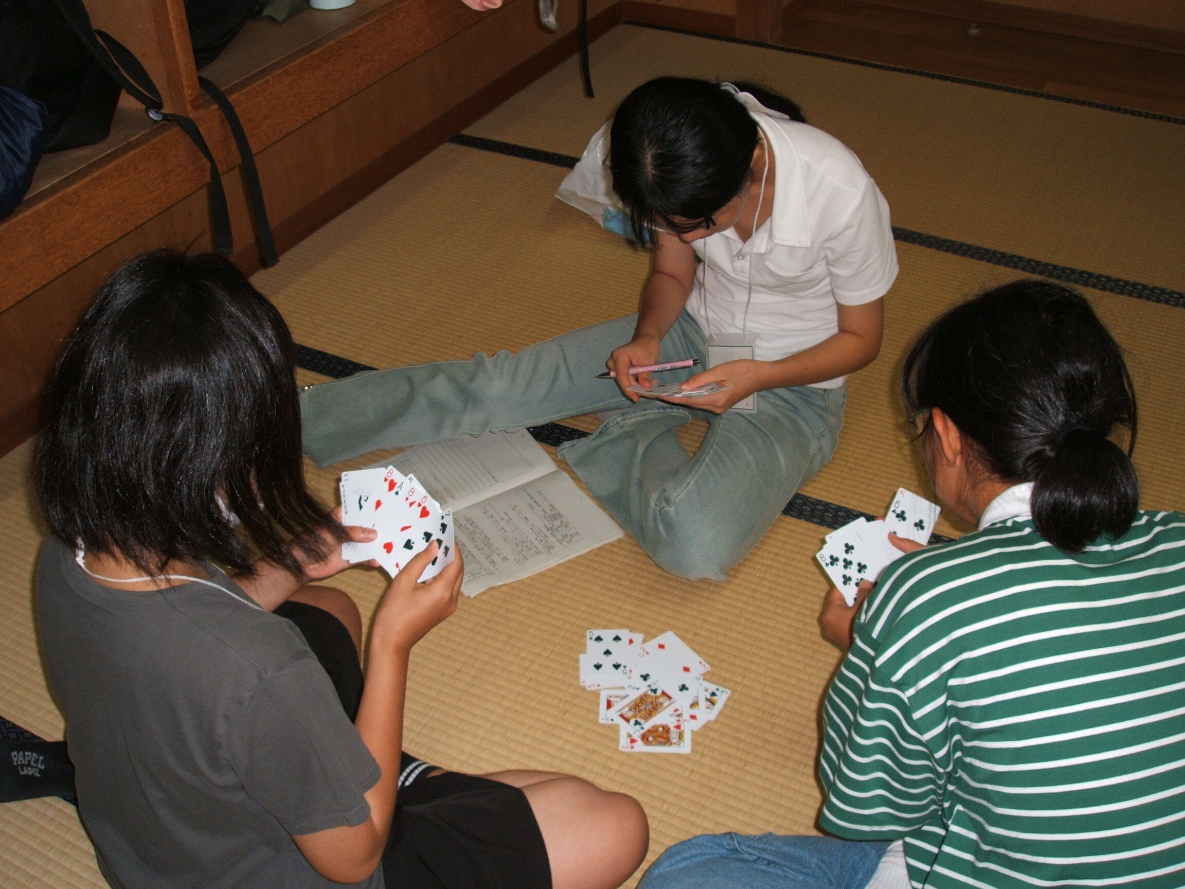 トランプをしている様子