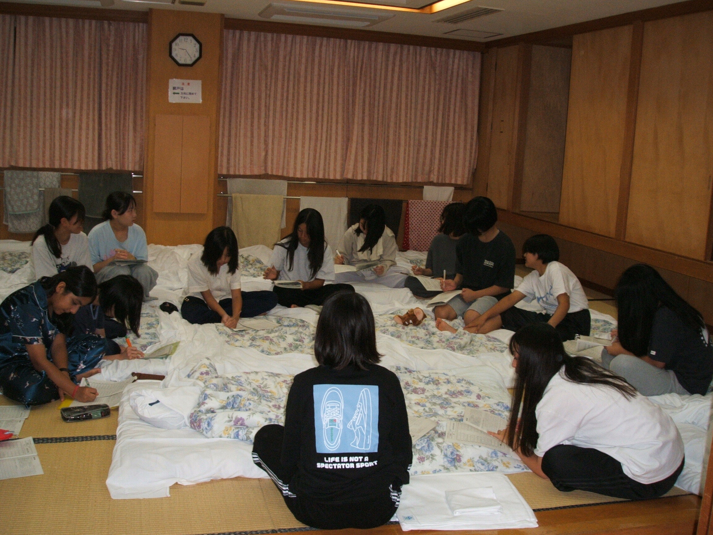 部屋会議の様子1