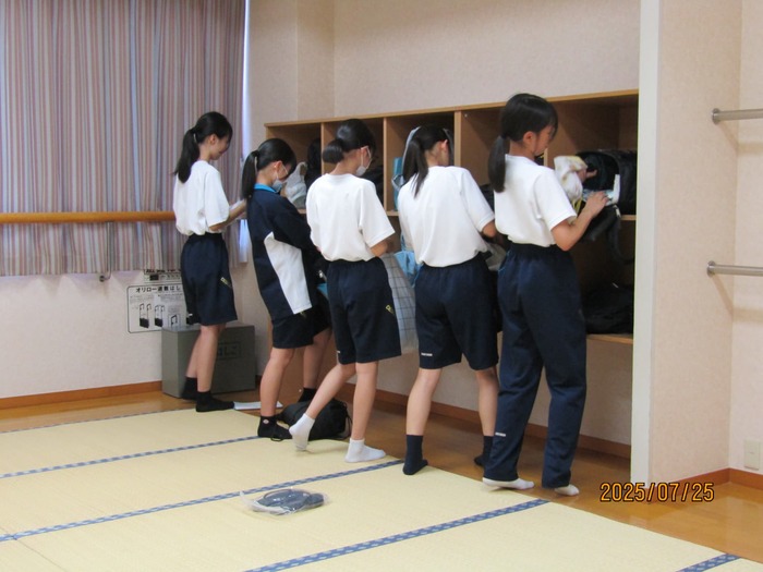 荷物を準備する様子