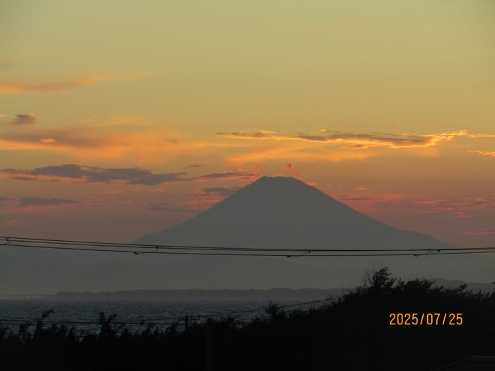部屋から見える夕日