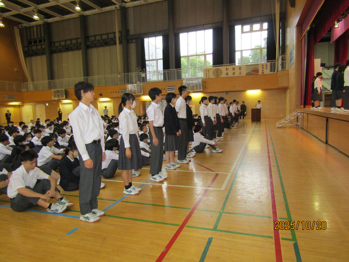 学級委員の委嘱の様子