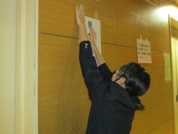 体育館の設営の様子1