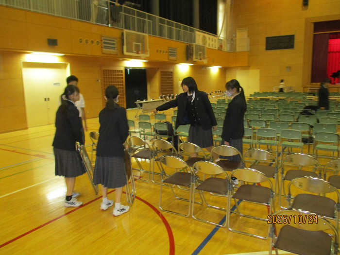 体育館の設営の様子3