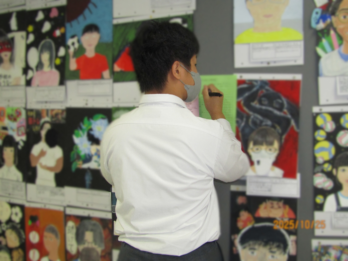 展示を鑑賞している様子3