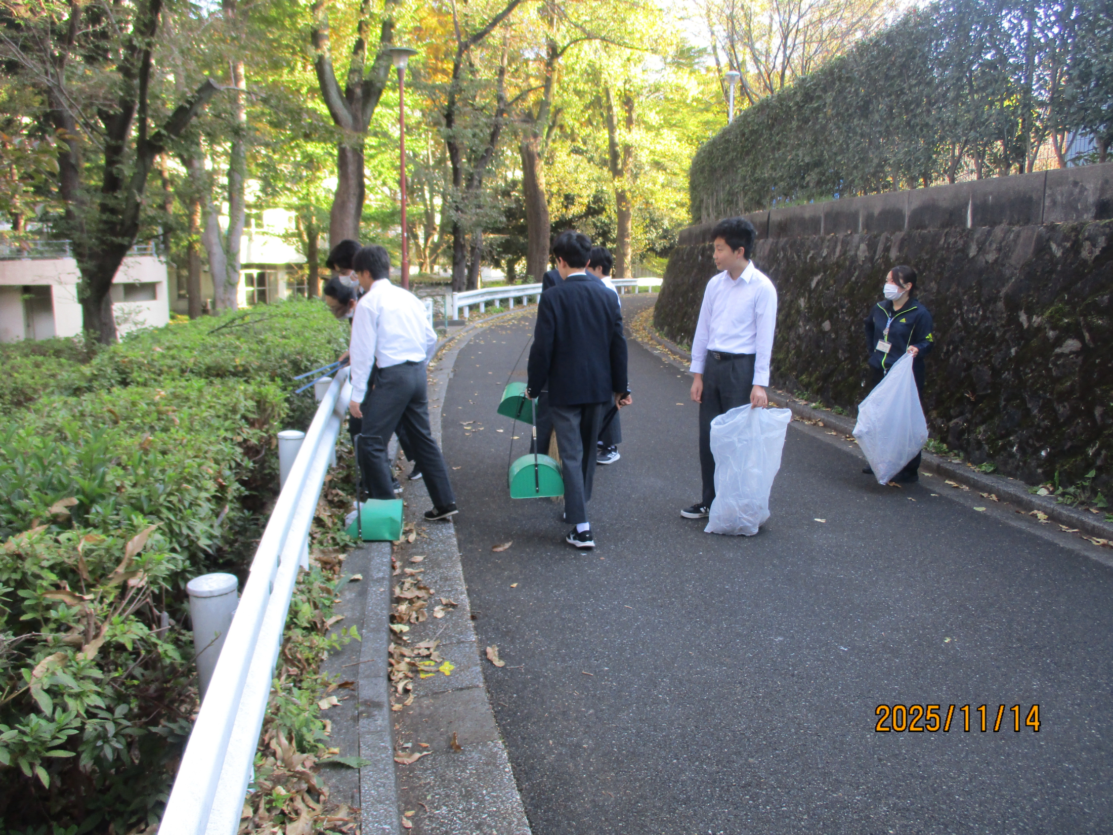道の清掃の様子