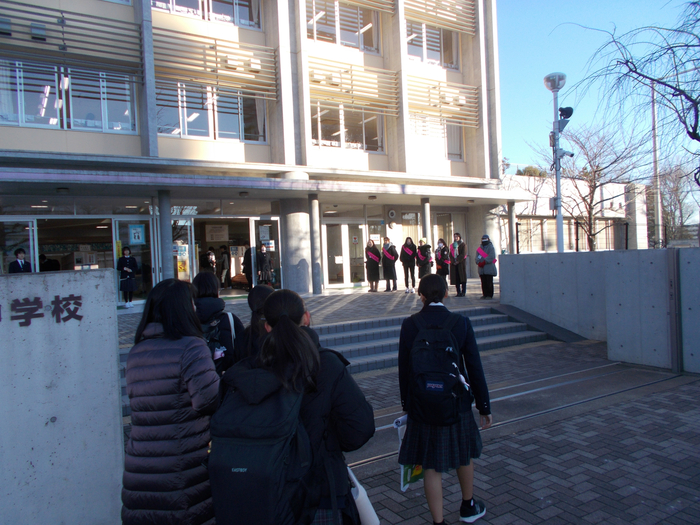 あいさつ運動の様子