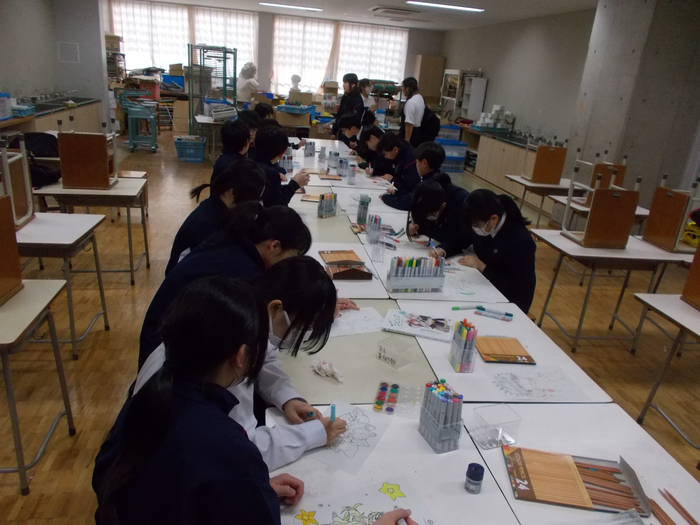 美術部の仮入部の様子