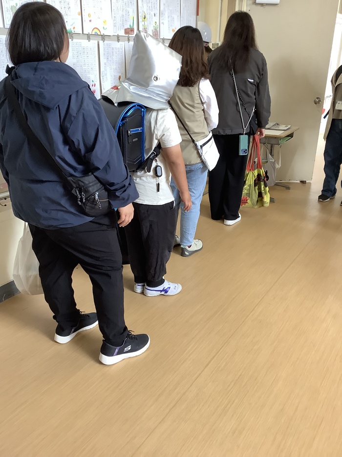 引き取りにきた保護者の様子