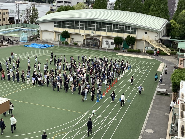 引取りに来た保護者の様子