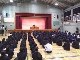 全校朝礼1