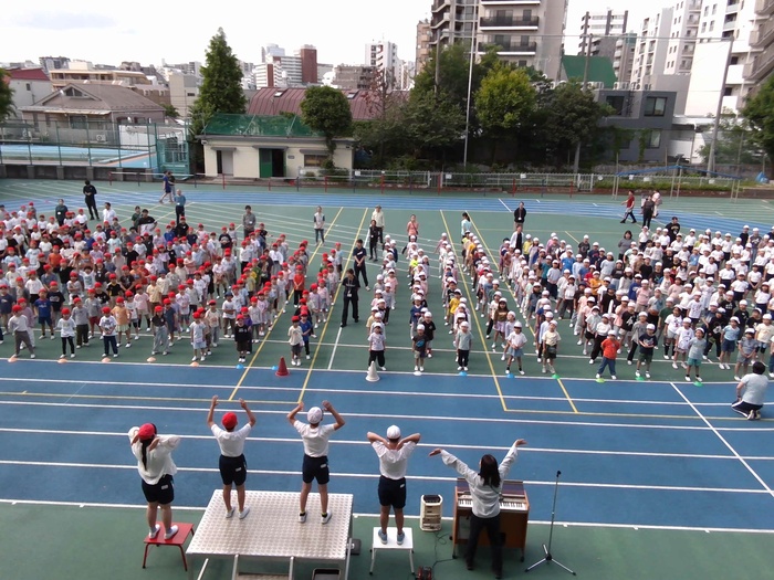 赤白一緒に歌う様子