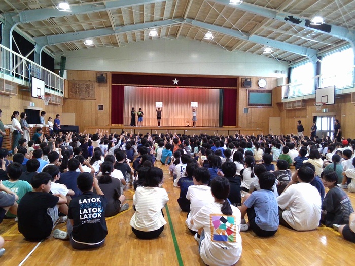 答えている様子