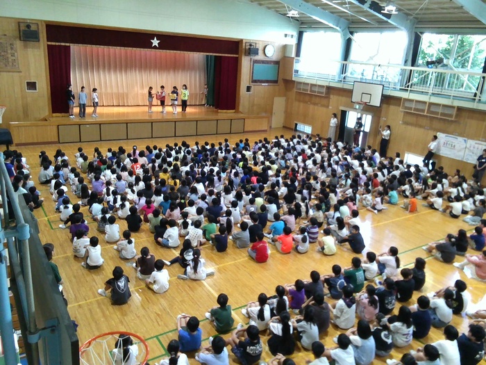 募金をしている様子