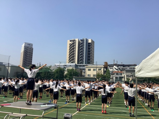全校1
