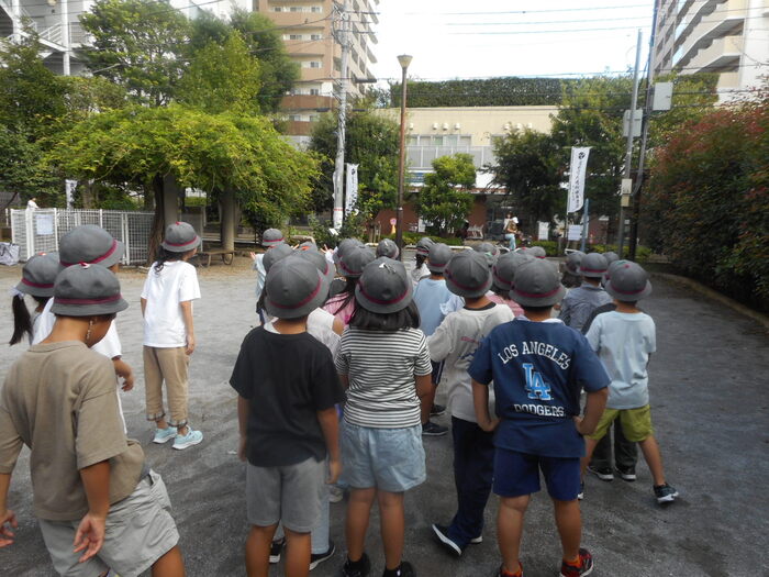 2年生のまちたんけんの様子(1)